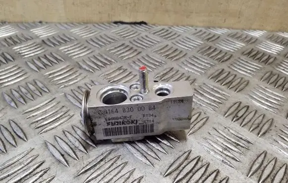 Mercedes-Benz ML W164 Air conditioning (A/C) expansion valve A1648300084