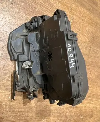 BMW 3 E90 E91 Front door lock 7059974