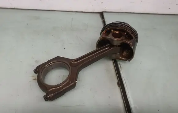 BMW X5 E70 Piston with connecting rod 8619196 11258619196 7624615