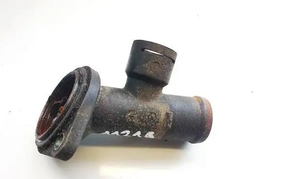 Volkswagen PASSAT B6 Engine coolant pipe/hose 03G121121D