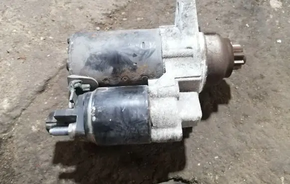 Volkswagen Golf V Starter motor