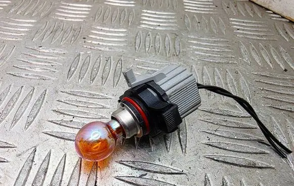 Volkswagen Golf VI Headlight/headlamp bulb 168133