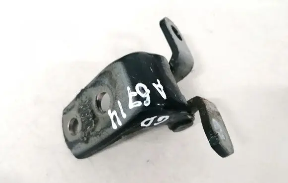Honda CR-V Rear door lower hinge