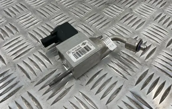 Mercedes-Benz C W205 Air conditioning (A/C) expansion valve A2058300206 339000