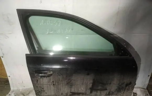 Audi A4 S4 B7 8E 8H Front door juodos