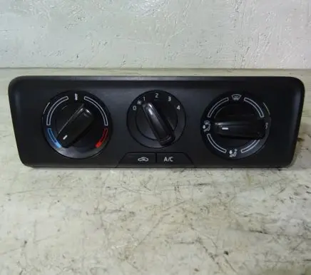 Skoda Fabia Mk3 (NJ) Climate control unit 6V0820045C