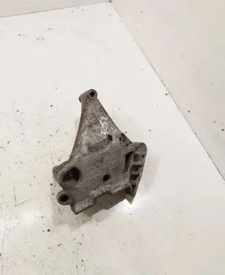 Volkswagen Touran I Engine mounting bracket 03G199207G V560KTS141