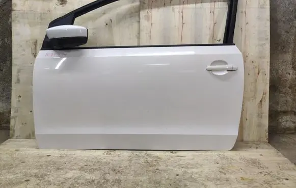 Volkswagen Up Front door