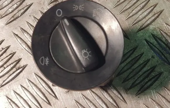 Volkswagen Golf IV Light switch