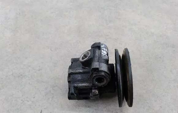Volkswagen Transporter - Caravelle T4 Power steering pump 