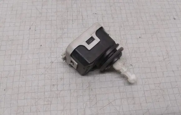 Opel Vectra C Headlight level adjustment motor 