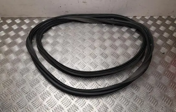 BMW iX1 Rubber seal rear door 079