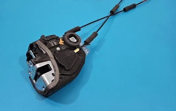Lexus CT 200H Rear door lock 4E0082018 IMPRK1522936