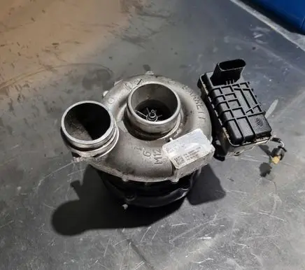Mercedes-Benz E W213 Turbo A6420902486