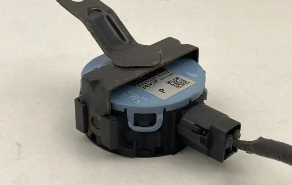 Toyota Prius+ (ZVW40) Horn signal 8657047011 0689005600