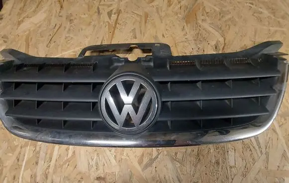 Volkswagen Touran I Front bumper upper radiator grill