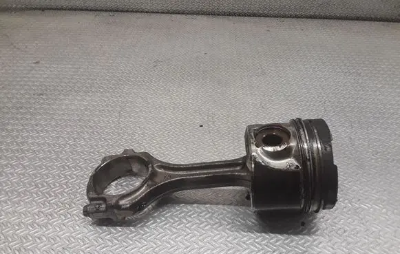 Mitsubishi Outlander Piston with connecting rod 