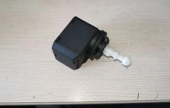 Volkswagen Crafter Headlight level adjustment motor 00883000
