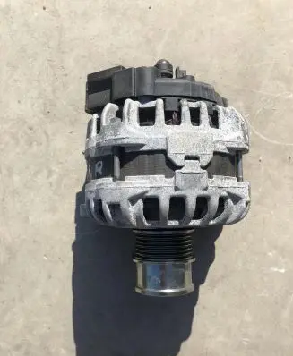 Volkswagen Golf VII Generator/alternator 04E903015A