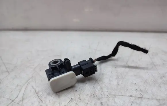 Mercedes-Benz GL X166 Airbag deployment crash/impact sensor A1668210151