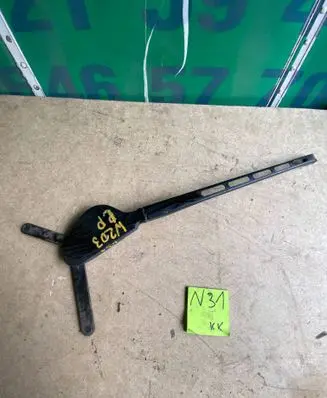 Mercedes-Benz C W203 Front wiper blade arm A2038240749 180425