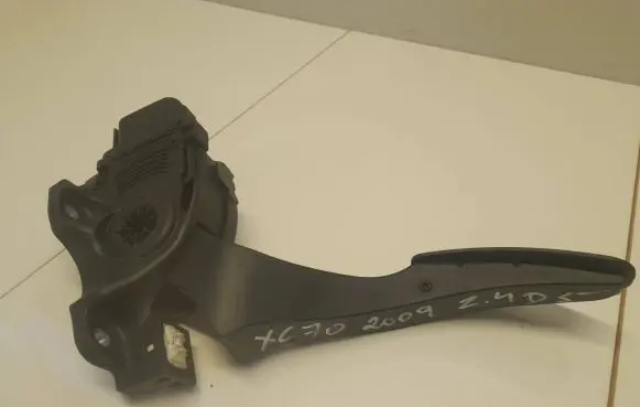 Volvo XC70 Accelerator throttle pedal 6G929F836DD