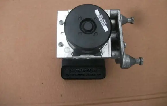 Mercedes-Benz C W204 ABS Pump A1729014100
