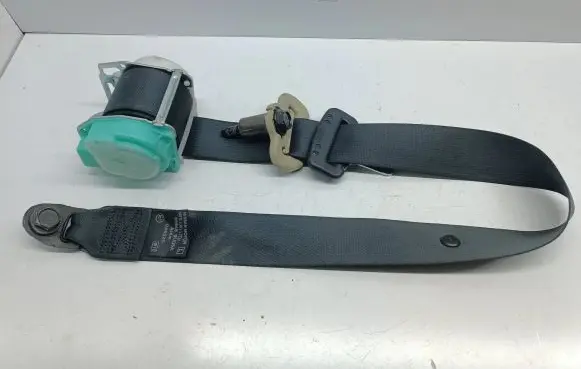 Nissan Note (E11) Rear seatbelt 888459U05A 045520 G201