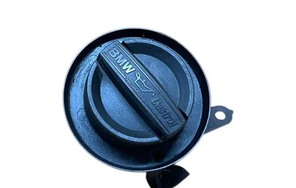 BMW 5 F10 F11 Oil filler cap 8507608 15265812