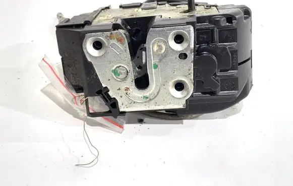 Nissan Note (E11) Rear door lock 