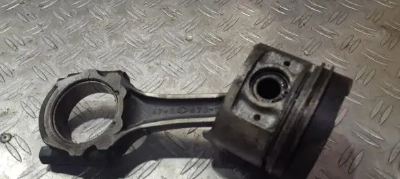 Nissan Primera Piston with connecting rod