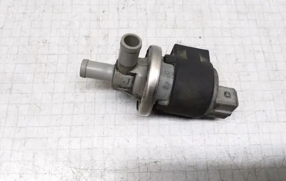 Audi 100 S4 C4 Breather valve 