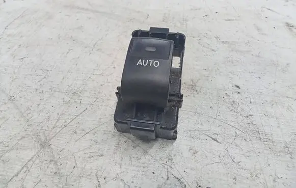 Toyota Prius (XW30) Electric window control switch 192801
