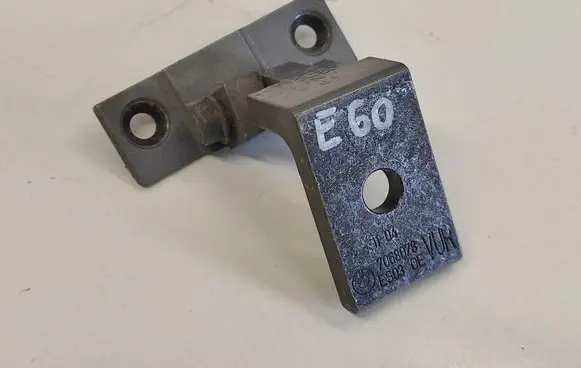 BMW 5 E60 E61 Front door upper hinge 7068078