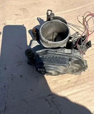 Volkswagen PASSAT B5 Throttle valve 058133063H