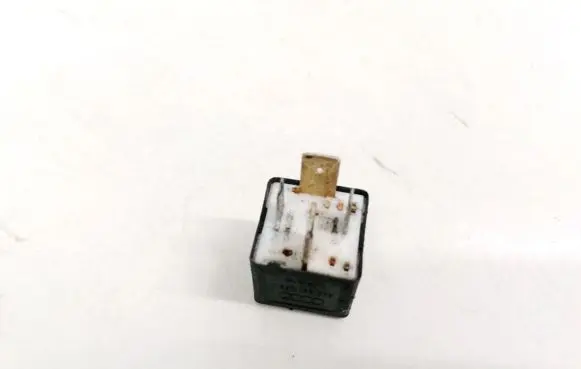 Volkswagen PASSAT B5 Other relay 443951253J 899511000