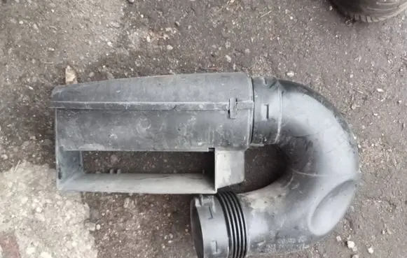 Volkswagen Golf V Air intake hose/pipe 1K0129618AF