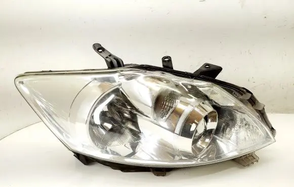 Toyota Auris 150 Headlight/headlamp 8111002A90