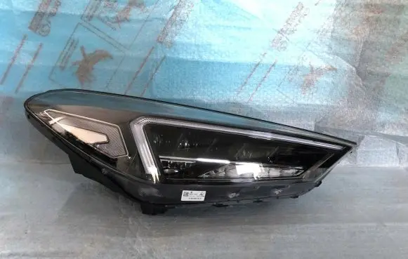 Hyundai Tucson TL Headlight/headlamp 92102D7700