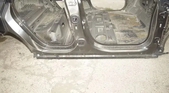 BMW iX Front sill (body part) 