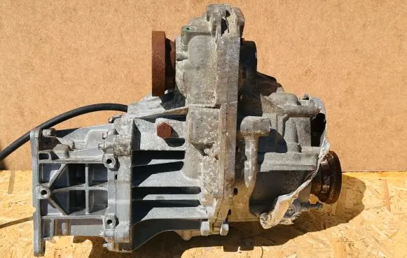 Gearbox transfer box case