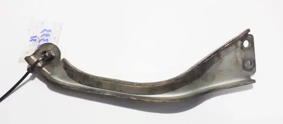 Subaru Legacy Engine mounting bracket