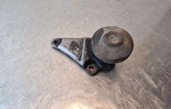 Audi A6 S6 C5 4B Engine mounting bracket 8D0199343J