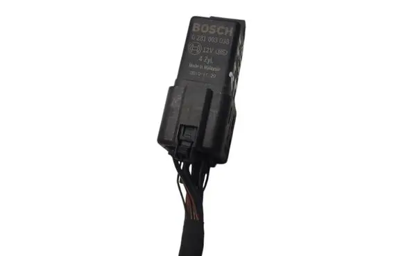 Audi A1 Glow plug pre-heat relay 0281003038