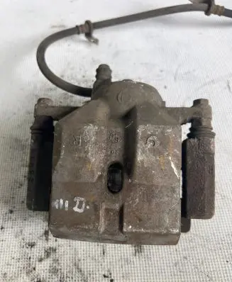 Toyota Prius (XW30) Front brake caliper