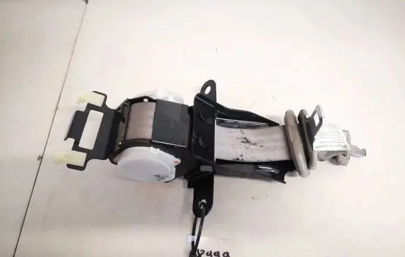 Middle seatbelt (rear)