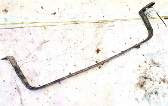 Fuel tank mounting bracket