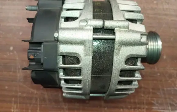 Renault Master III Generator/alternator 231007619R