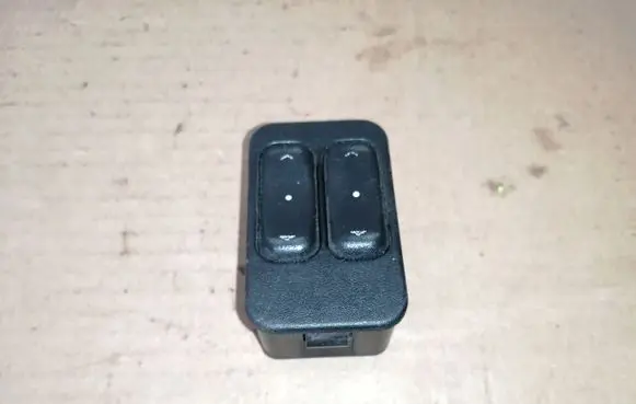 Opel Zafira A Electric window control switch 13363201