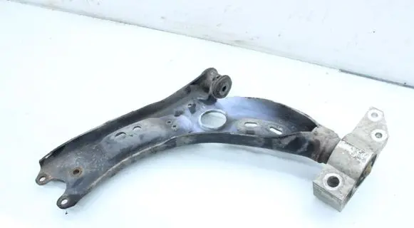 Volkswagen Golf Plus Front lower control arm/wishbone 1K0199232J